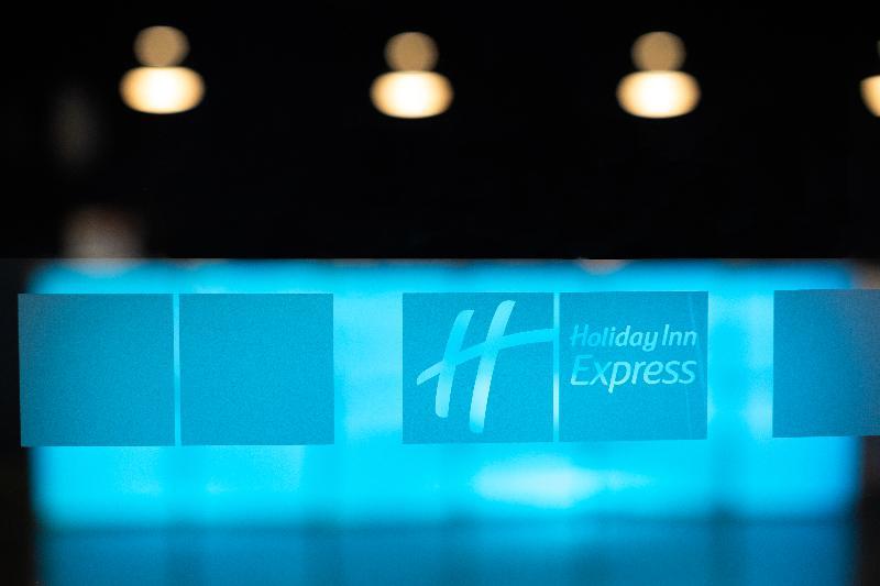Holiday Inn Express Lisbon Alfragide, An Ihg Hotel Экстерьер фото